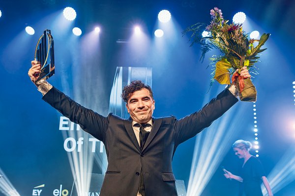 El chilote metalero que triunfa en Helsinki y que tiene a Coldplay como cliente