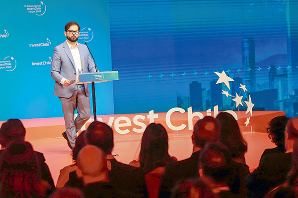 El Presidente Boric junto a ministros de Estado participaron en el VI Foro Internacional de InvestChile. Foto: Julio Castro