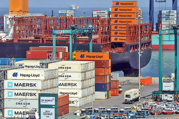 Comercio exterior sigue en rojo: exportaciones e importaciones acusan nuevo descenso en noviembre