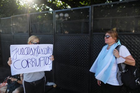 Empresarios argentinos miden el impacto económico de los casos de corrupción tras la condena de Cristina Fernández