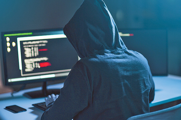 @latarn.com: delincuente crea mail falso para concretar millonario robo
