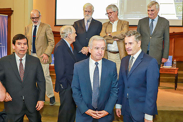Un seminario de Economía UC reunió a todos los jefes de la billetera fiscal entre 1990 y 2019. Foto: Julio Castro