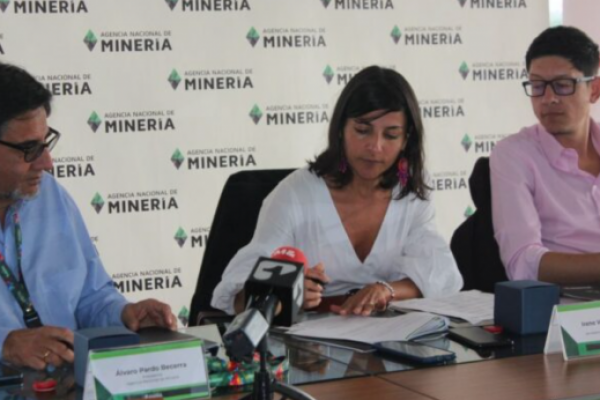 Colombia firma acuerdo para crear empresa minera nacional con activos incautados a criminales