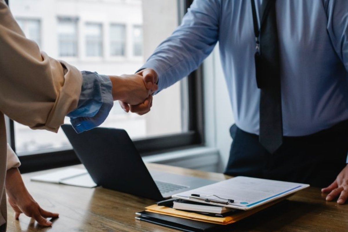 <p>Fusiones y adquisiciones de empresas en Perú se frenarán en 2023 por riesgo político</p>
