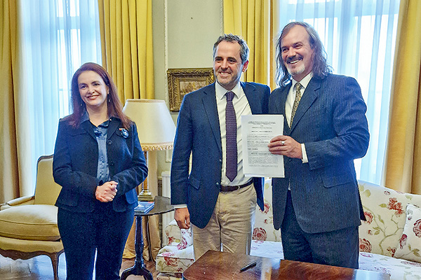 Susana Herrera, embajadora de Chile en UK; Rodrigo Castro, de Genesis Ventures, y José Miguel Benavente, de Corfo.