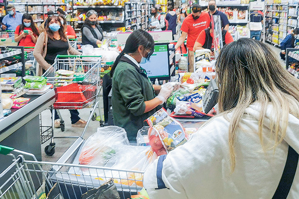 <p>Santiago tiene 52 supermercados menos que en octubre de 2019</p>