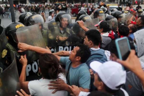 <p>Crisis política en Perú: renuncian dos ministros y Congreso da la espalda a Boluarte en adelanto de elecciones</p>