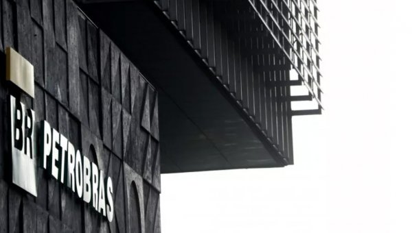 Petrobras defiende su estrategia de descarbonización en medio de creciente presión política