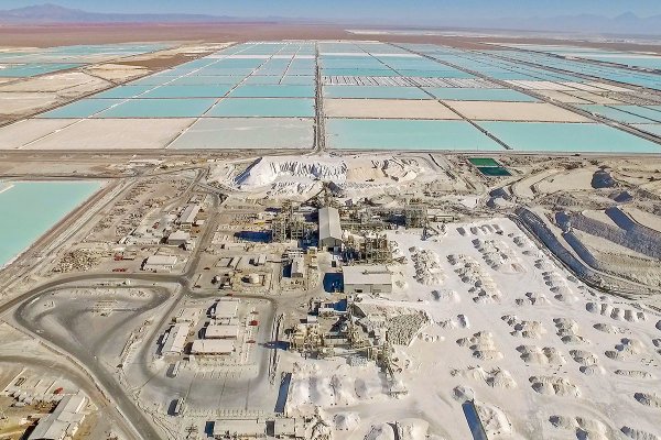 Sindicato de Supervisores de SQM aprueban irse a huelga tras rechazar última oferta de la empresa