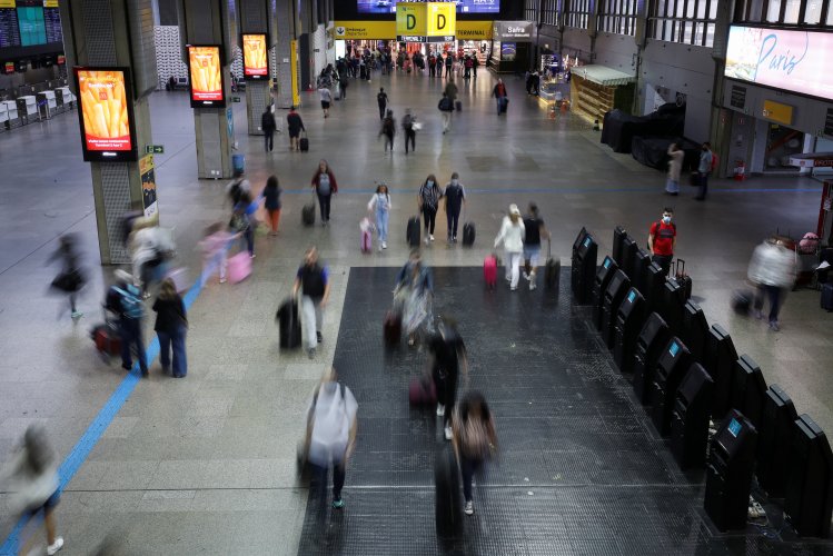 <p>Aeropuertos despiden un buen año pospandemia, pero Fitch advierte que el tráfico crecerá más lentamente en 2023</p>