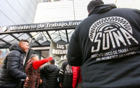 Trabajadores argentinos levantan paro en fábricas de neumáticos tras alcanzar conciliación