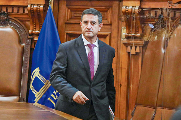 Jorge Sáez, secretario de la Corte Suprema, comunicó la decisión. Foto: Agencia UNO