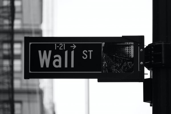 Wall Street cierra con nuevas pérdidas por las dudas sobre China y el temor a una recesión en EEUU