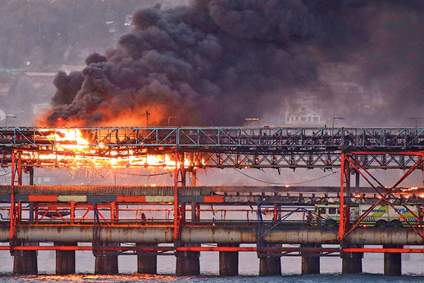 Puerto Ventanas aún no retoma operaciones normales tras incendio y Feller deja en revisión su clasificación