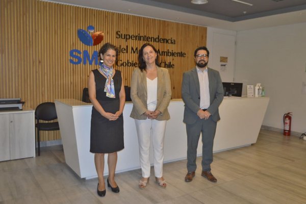 Marie Claude Plumer, la nueva superintendenta del Medio Ambiente (al centro).