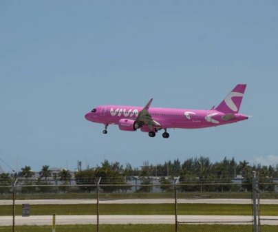 Aerolínea colombiana Viva devuelve dos aviones en medio de la crisis económica que afecta a la compañía