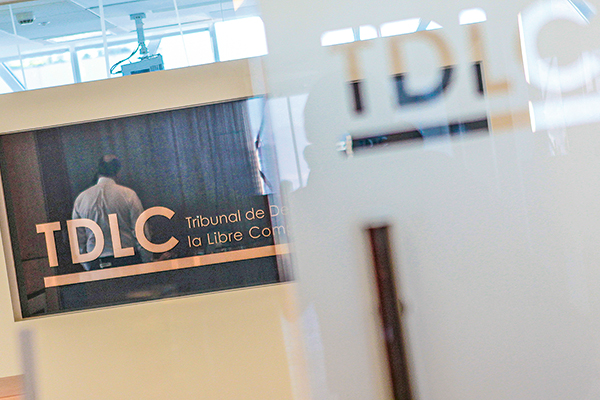 TDLC se defiende de acusaciones por esquema tarifario de Transbank ante la Suprema: "La FNE tergiversa el contenido del fallo"