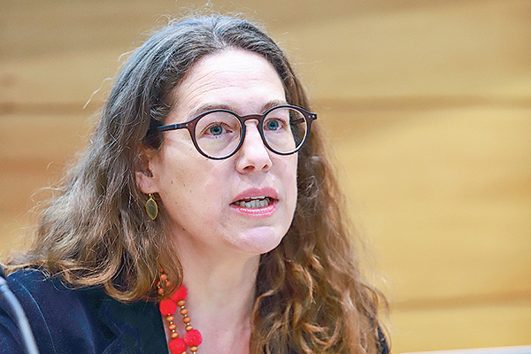 La coordinadora del área de Opinión Pública del CEP, Carmen Le Foulon, presentó este miércoles el detalle de la última encuesta de opinión. Foto: Julio Castro