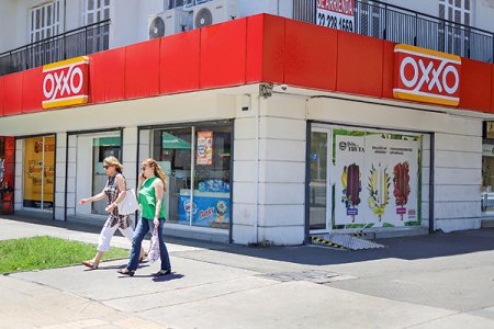 Mexicana Oxxo arriesga multas por US$ 6,4 millones en Chile por entregar información falsa durante adquisición de Ok Market