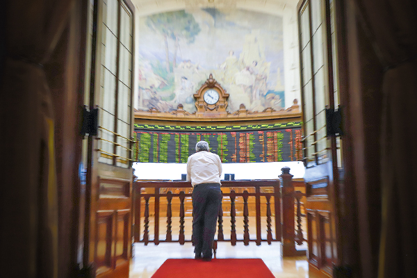 Corredoras fijan los precios objetivos para las principales acciones del IPSA en 2023