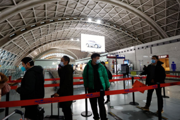 <p>Aumentan las restricciones de viaje por Covid mientras China prepara su reapertura</p>