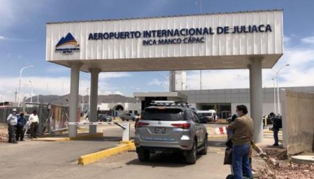 Aeropuerto de Juliaca en Perú suspende sus operaciones debido a riesgos de seguridad provocados por las protestas