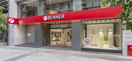 Gigante brasileña del retail que prometía reemplazar a Falabella en Argentina cierra locales en ese país