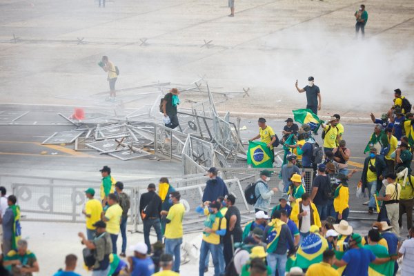 Seguidores radicales de Bolsonaro invaden el Palacio presidencial