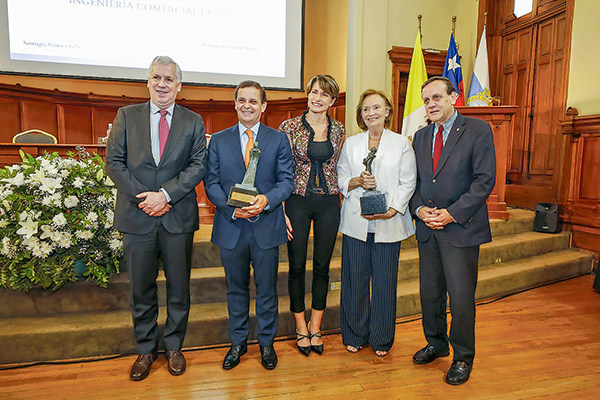 José Miguel Sánchez, Swett, la presidenta de la Fundación de Egresados UC, Alejandra Loyola; Blanlot, e Ignacio Sánchez. Fotos: César Cortéz