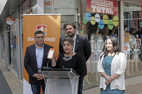 La presidenta de BancoEstado, Jessica López, presenta Súper Compraquí.