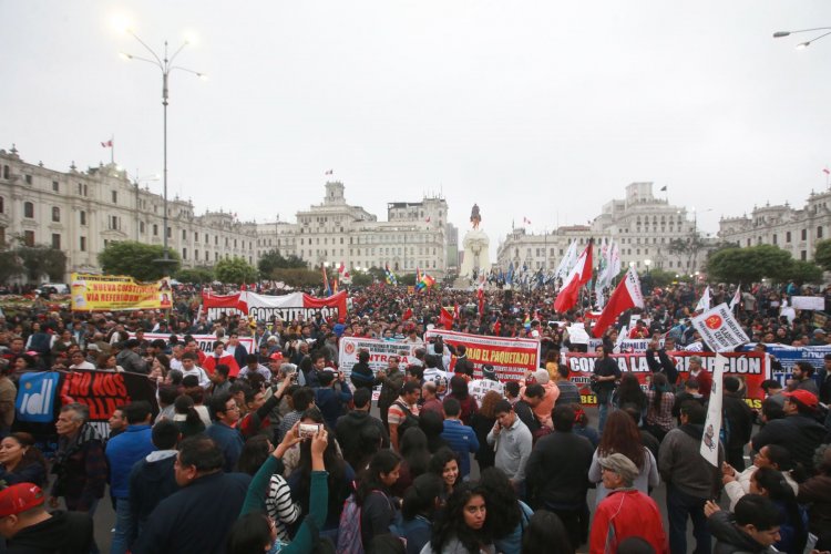 Nuevas protestas en Perú dejan 17 fallecidos y aumenta la incertidumbre en el país