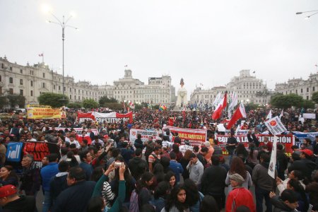 Nuevas protestas en Perú dejan 17 fallecidos y aumenta la incertidumbre en el país