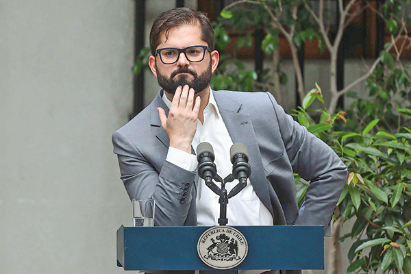Indultos: la salida que vislumbra La Moneda a una crisis de dos semanas que no termina