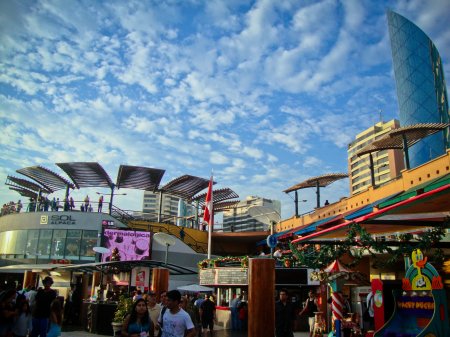 Clausuran emblemático mall Larcomar de chilena Parque Arauco en Perú por fallas de seguridad