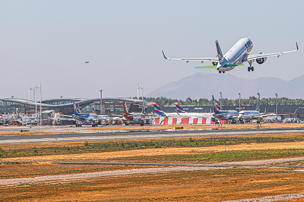 Foco en EEUU, control de costos y nuevas alianzas: cómo se preparan las aerolíneas para enfrentar 2023