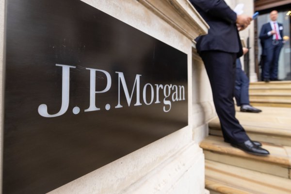 Bancos de Wall Street caen en bolsa luego que JPMorgan y Wells Fargo decepcionaran en su guía para 2023
