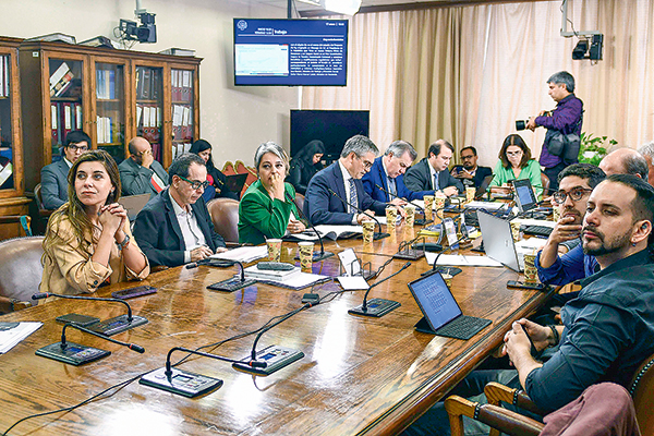 El ministro Marcel asistió a la comisión de Trabajo de la Cámara Baja. Foto: Agencia UNO