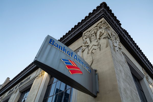 BofA congela ciertas contrataciones ante incertidumbre económica