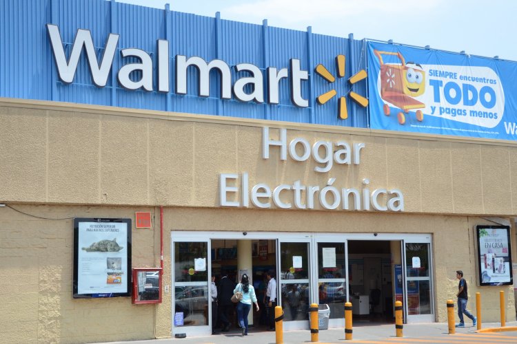 <p>Walmart México se pone a la cabeza de anunciada “ola de amparos” contra prohibición de exhibir cigarrillos en tiendas</p>