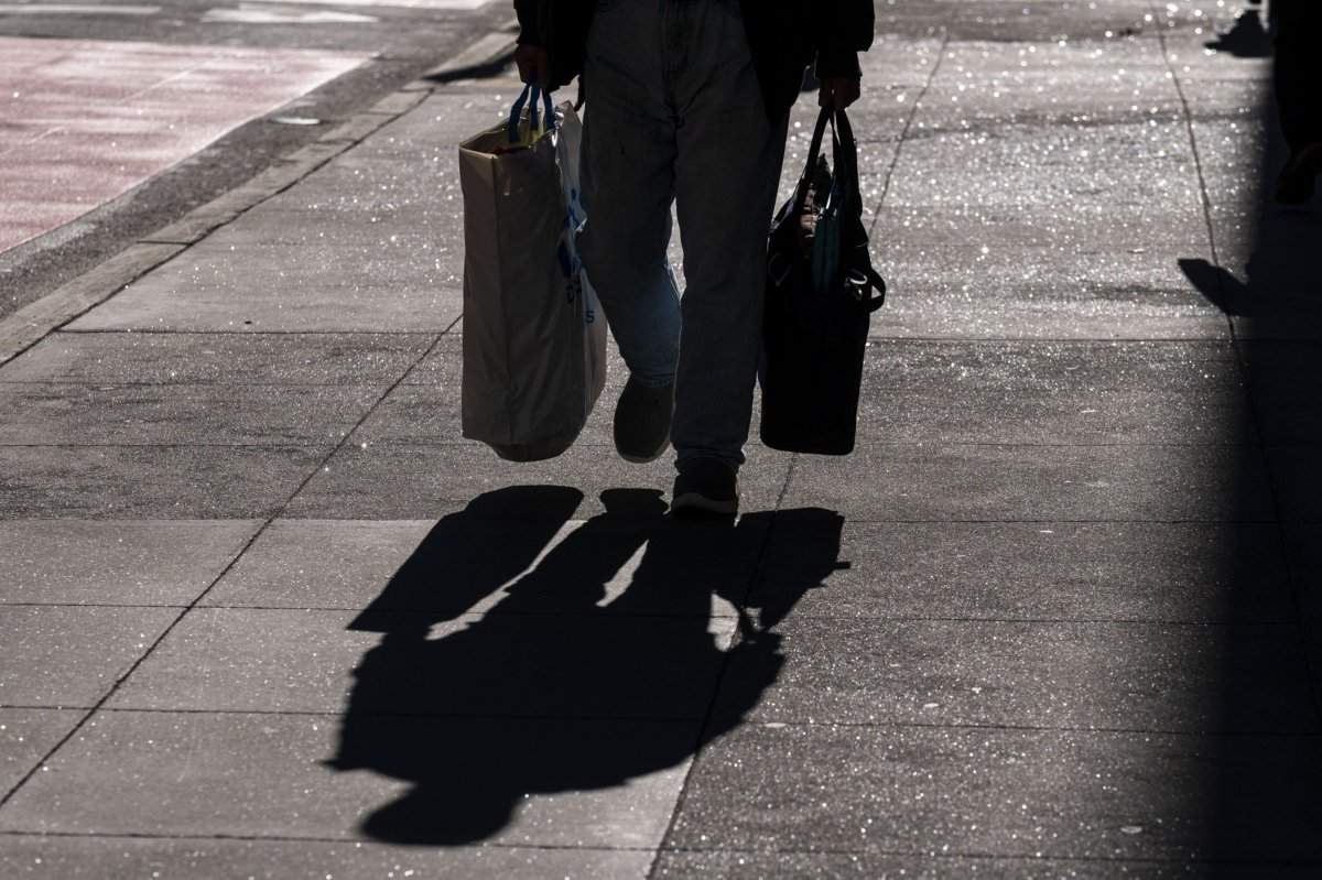 <p>CMF revela que deudores chilenos presentan una alta carga financiera respecto a su ingreso</p>