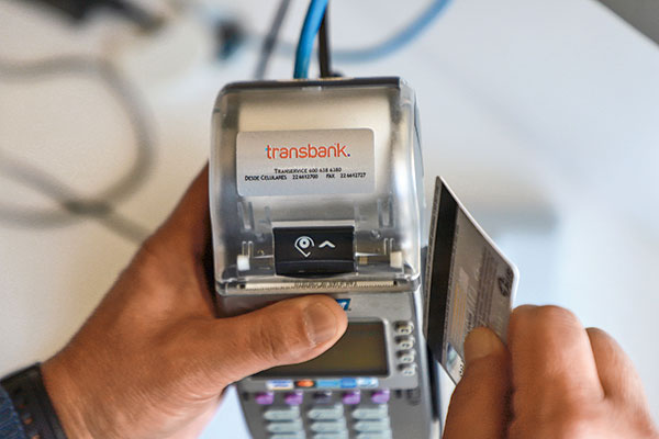 El abanico de opciones que barajan los bancos accionistas de Transbank para su venta