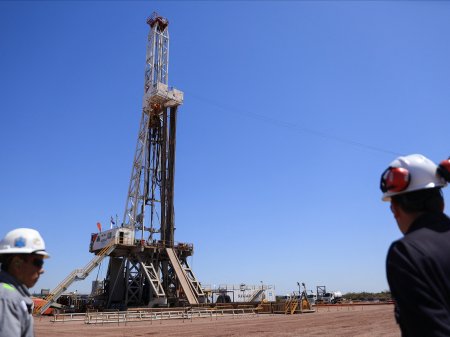 El auge del gas y de la minería va a transformar la economía argentina, asegura ministro de Economía