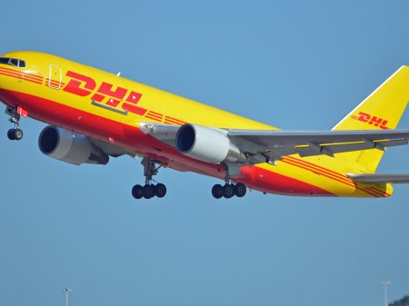 DHL da puntapié inicial al decreto de AMLO que traslada los vuelos de carga al nuevo aeropuerto de México