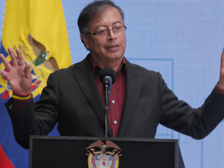 Sorpresa en Colombia: Presidente Petro anuncia que asumirá el control de la regulación de los servicios básicos en el país