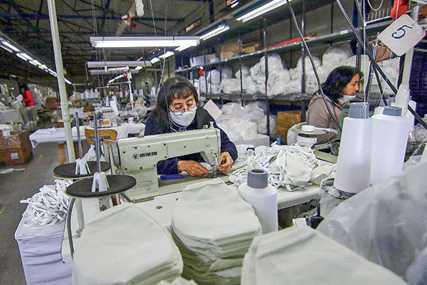 Señales mixtas: microempresas de la RM operaron a mayor capacidad en 2022, pero cayeron sus ingresos