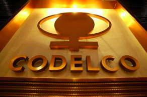 Codelco sale al mercado internacional de bonos: necesita efectivo y financiamiento de proyectos estructurales