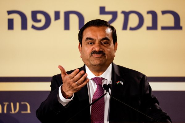 <p>El derrumbe bursátil del imperio del indio Gautam Adani se acerca a US$ 100 mil millones y deja de ser el hombre más rico de Asia</p>