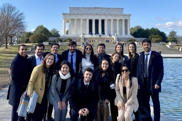 El viaje organizado por ex asesores de Piñera que unió a colaboradores de Macri, Duque y Sagasti