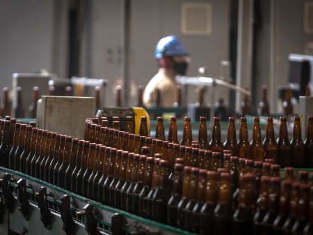 <p>Rumores de evasión fiscal ponen en jaque a la gigante brasileña Ambev que pierde más de US$ 1.500 millones en valor de mercado</p>