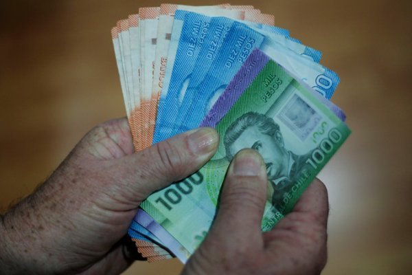 <p>Verano en modo ajuste: el dinero en los bolsillos de las familias siguió bajando en la apertura de 2023</p>